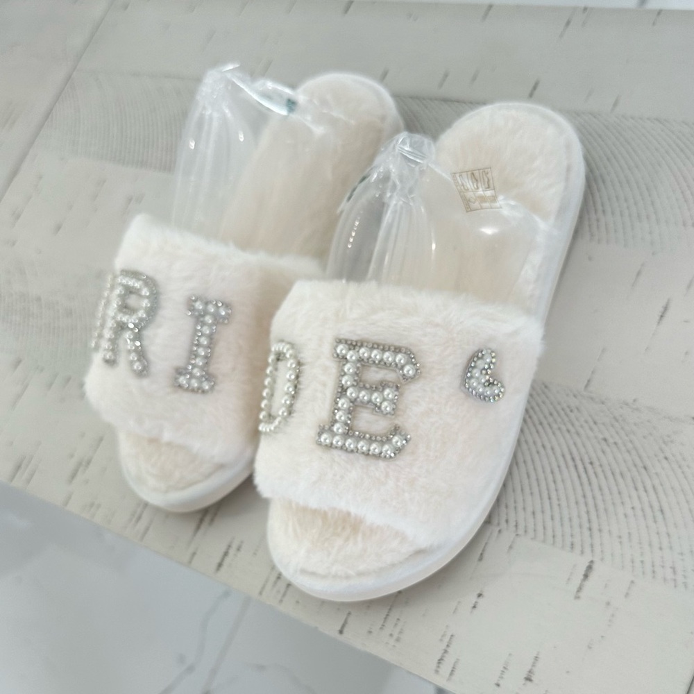Bride Rhinestone Slippers with Heart - Picture 4 of 6